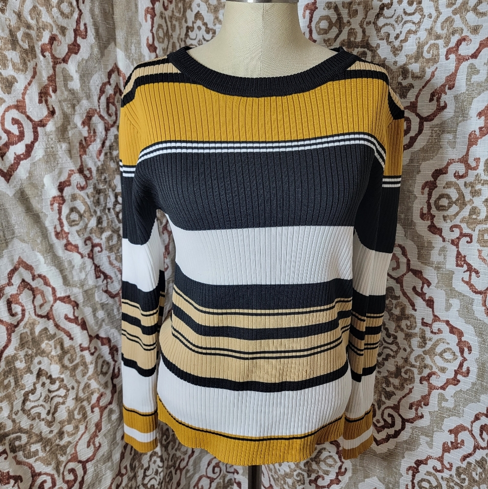 Love star stripped long-sleeved sweater  plus skirt.